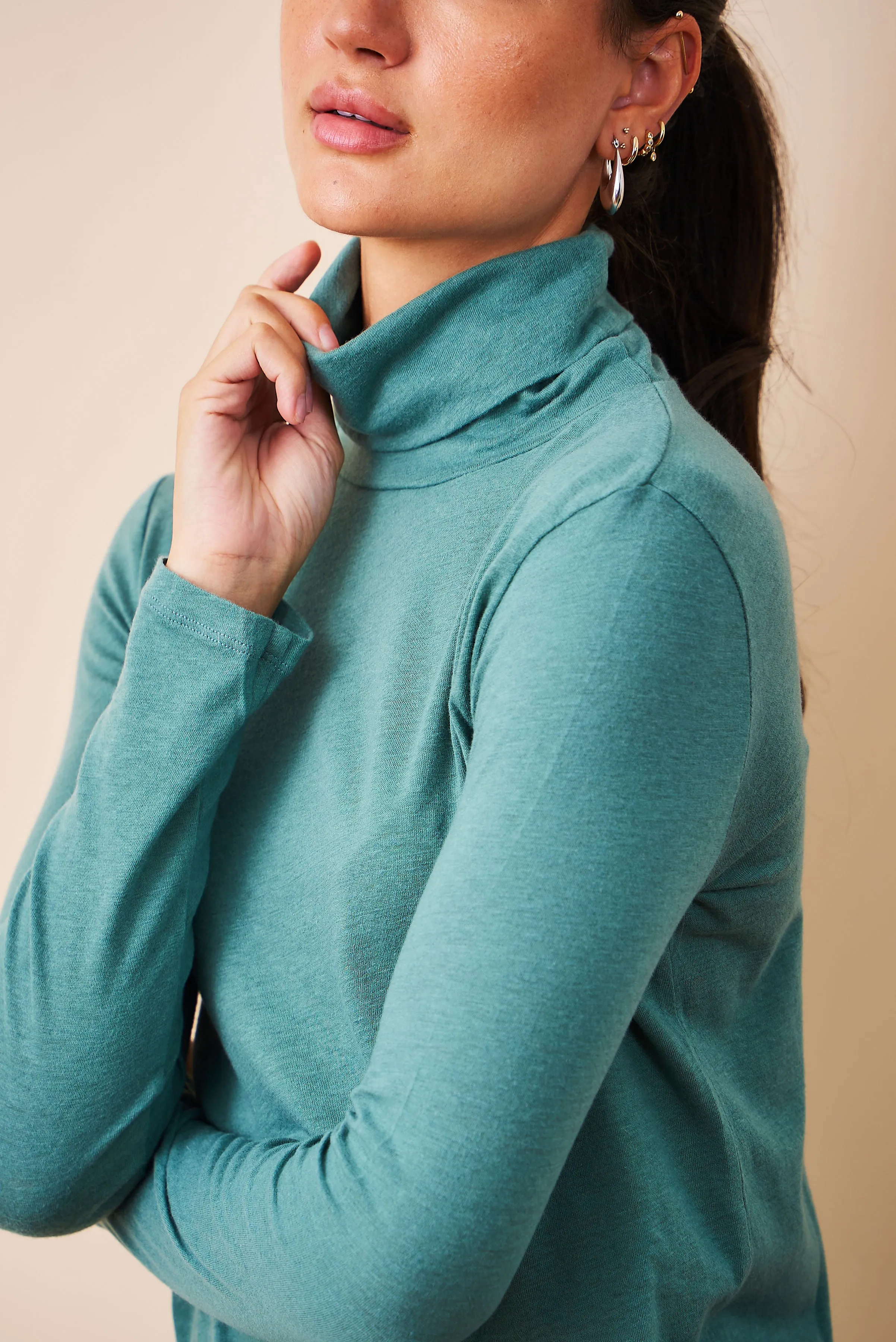 Majestic Cotton/Cashmere Long Sleeve Turtleneck in Agave