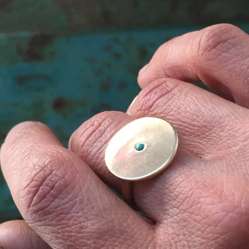 MINIMAL CIRCLE STONE RING