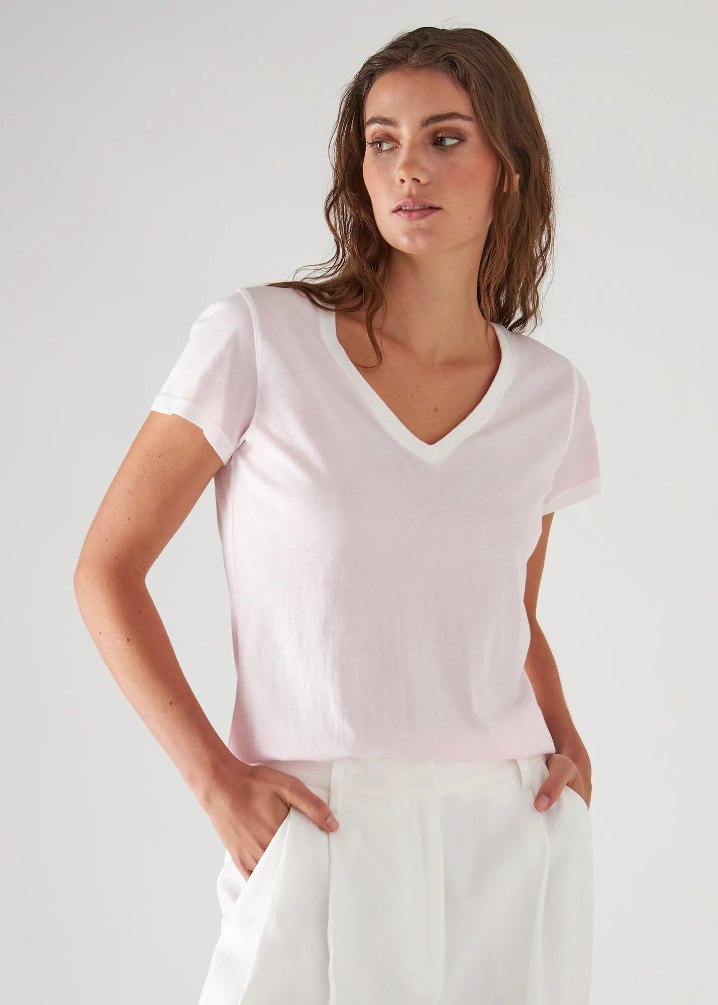 REVERSE SPRAY LIGHTWEIGHT PIMA COTTON V-NECK T-SHIRT