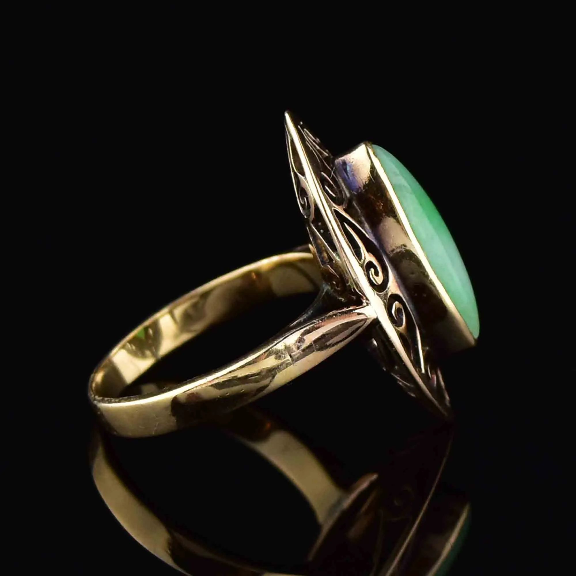 Vintage 14K Gold Jade Navette Style Ring